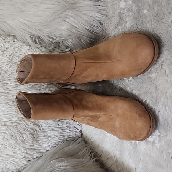 VINCE CAMUTO HADLEY BOOTS - Picture 7 of 10